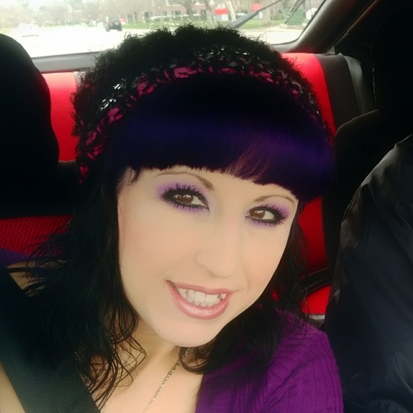 Meet your Posher, April - Picture 2 of 3